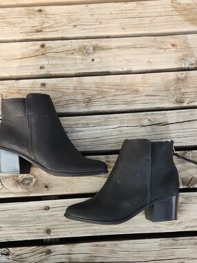 NWT Maurices Black Ankle Booties Heel Boot 8 Neutral Classic Brett Classy Sleek